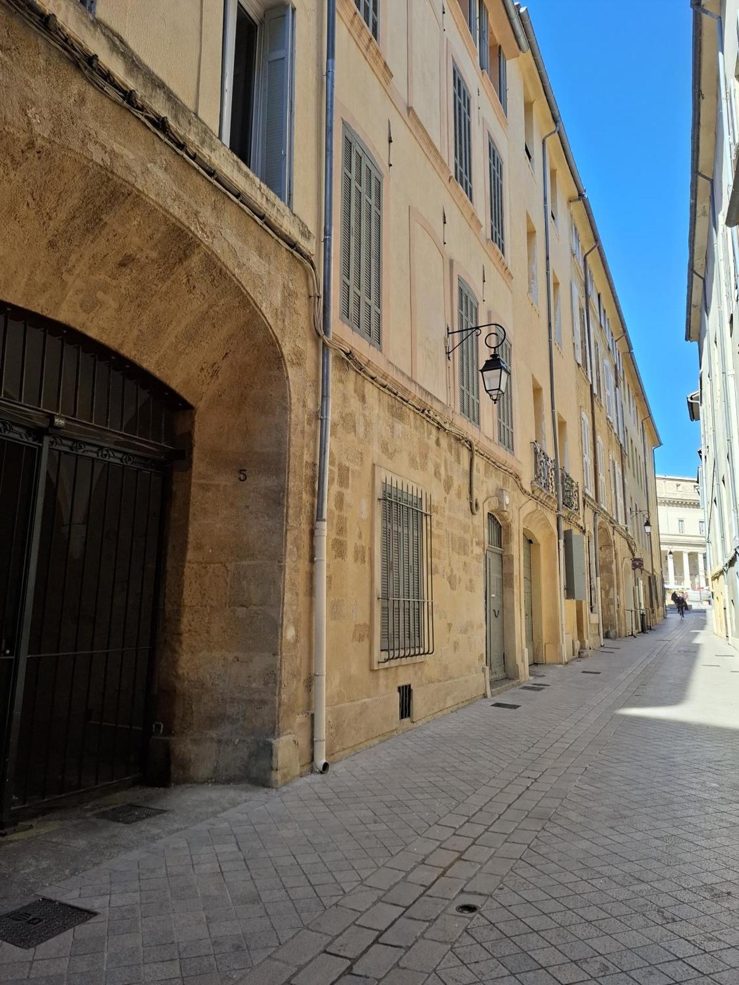 Le Yona Mirabeau - T3 Atypique Situe Dans Le Centre Historique - Proche Rotonde Apartment Aix-en-Provence